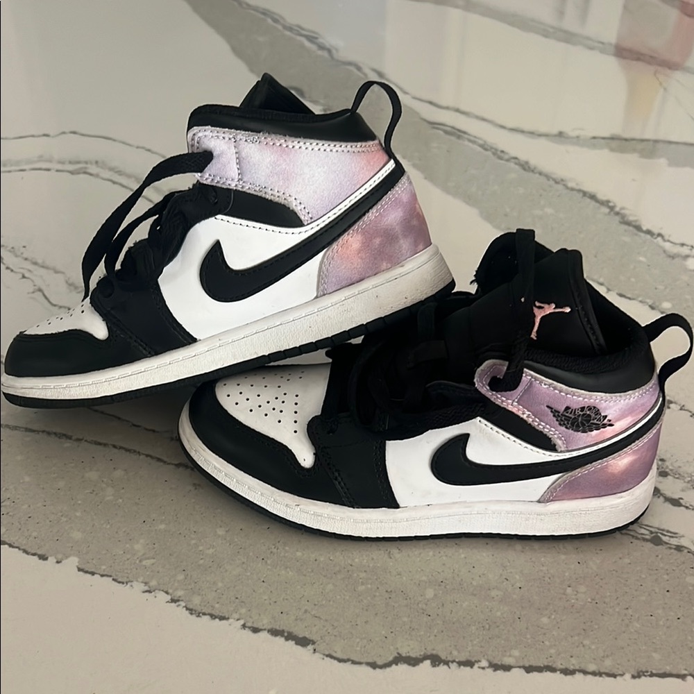 AIR JORDAN 1 MID SE GS
"TIE DYE"